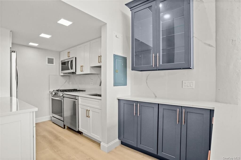 Property Photo:  1 Landmark Square 412  NY 10573 