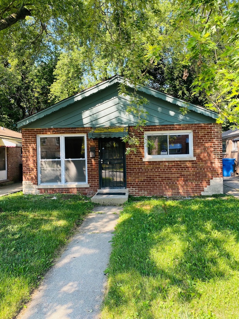 Property Photo:  9560 S Yates Boulevard  IL 60617 