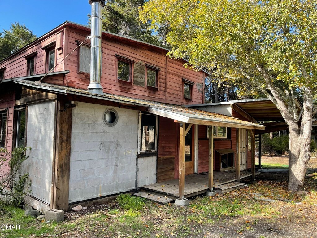 Property Photo:  44200 Fern Creek Road  CA 95420 