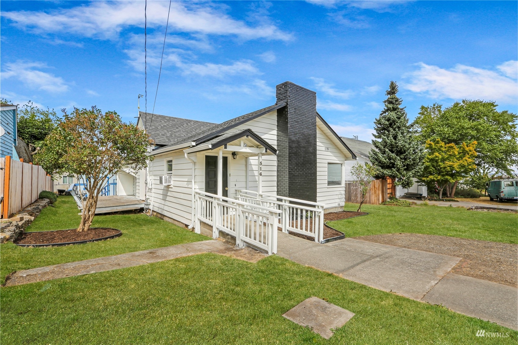 Property Photo:  516 35th Street  WA 98221 