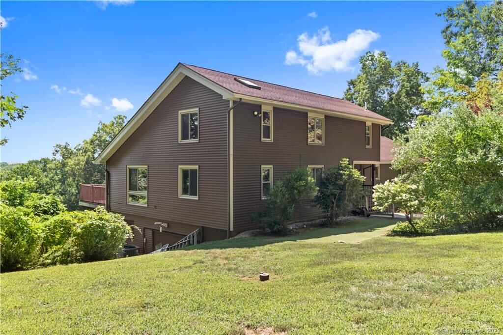 Property Photo:  1450 Mount Carmel Avenue  CT 06518 