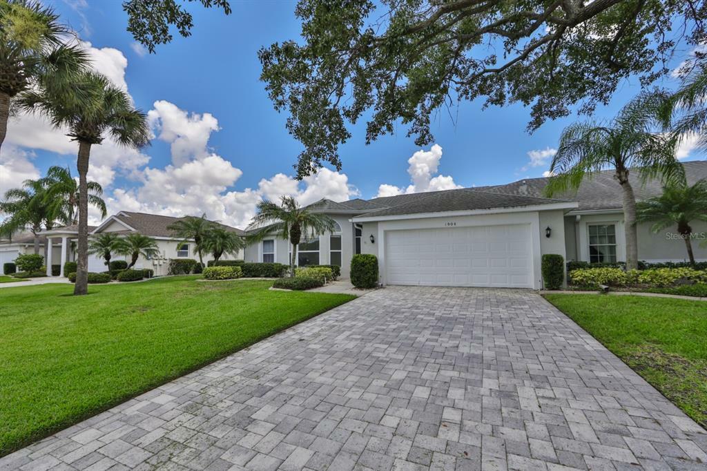 Property Photo:  1908 Nantucket Drive  FL 33573 