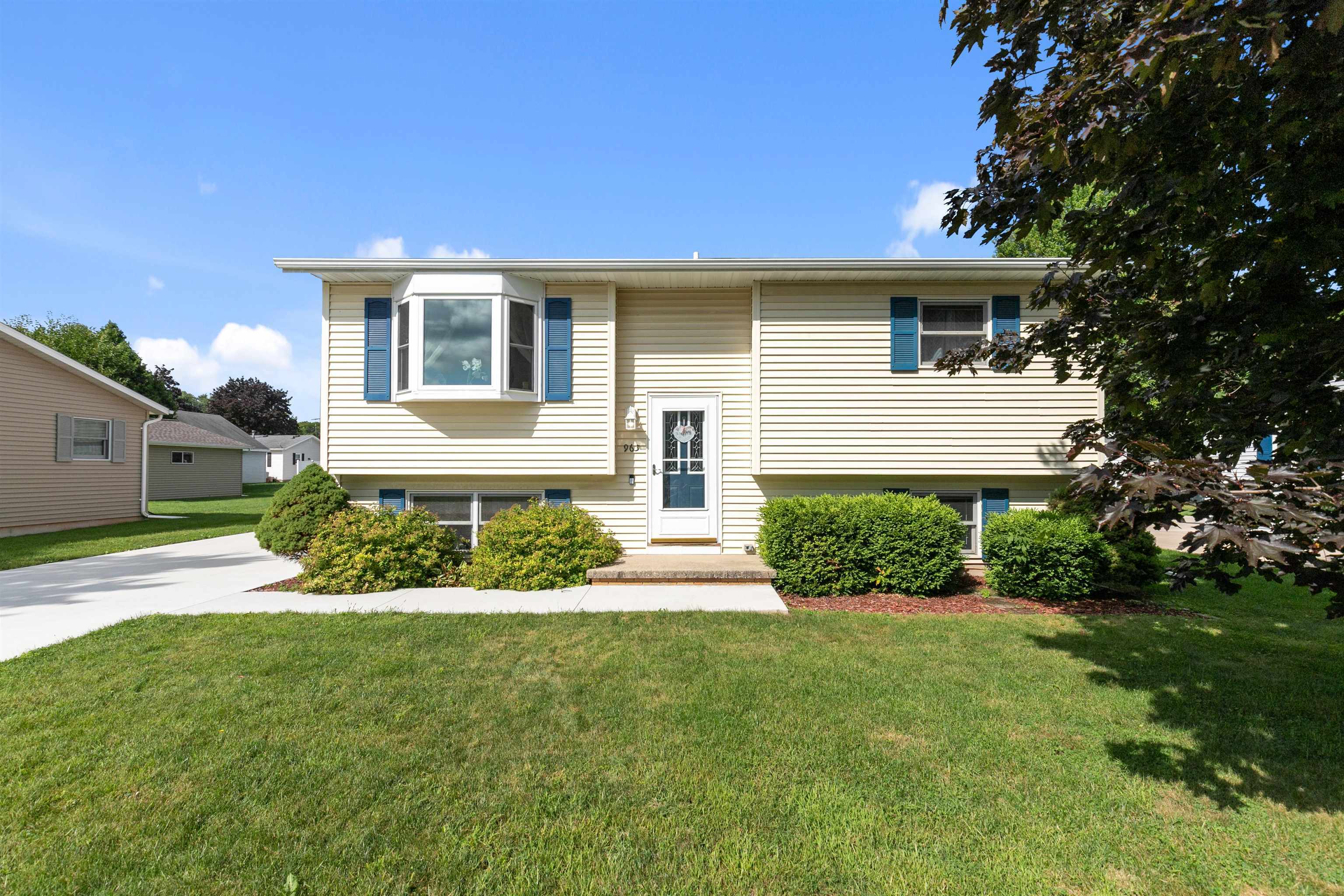 Property Photo: 965 Ardmore Trail WI 54904-8013