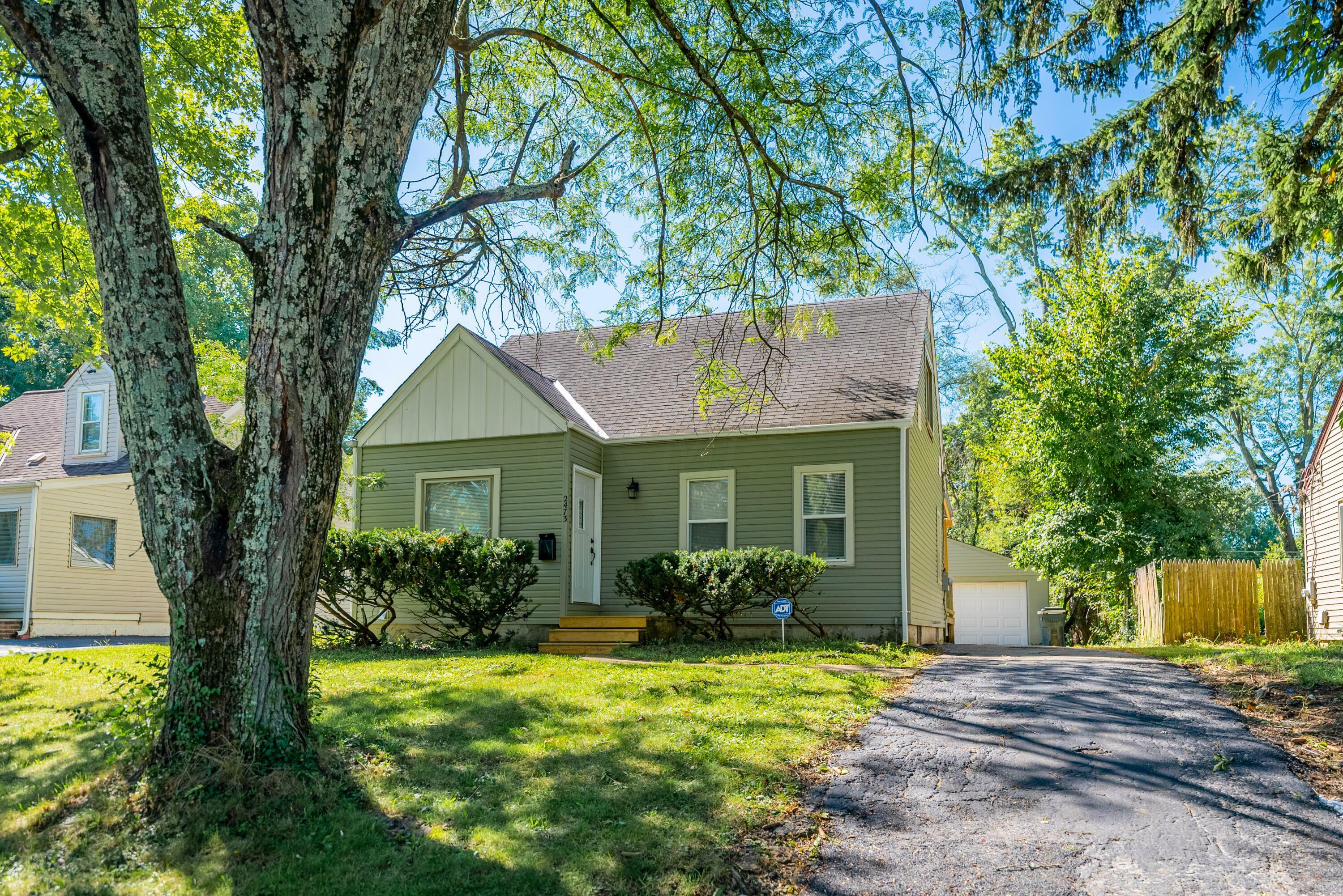 Property Photo: 2473 Meredith Drive OH 43219