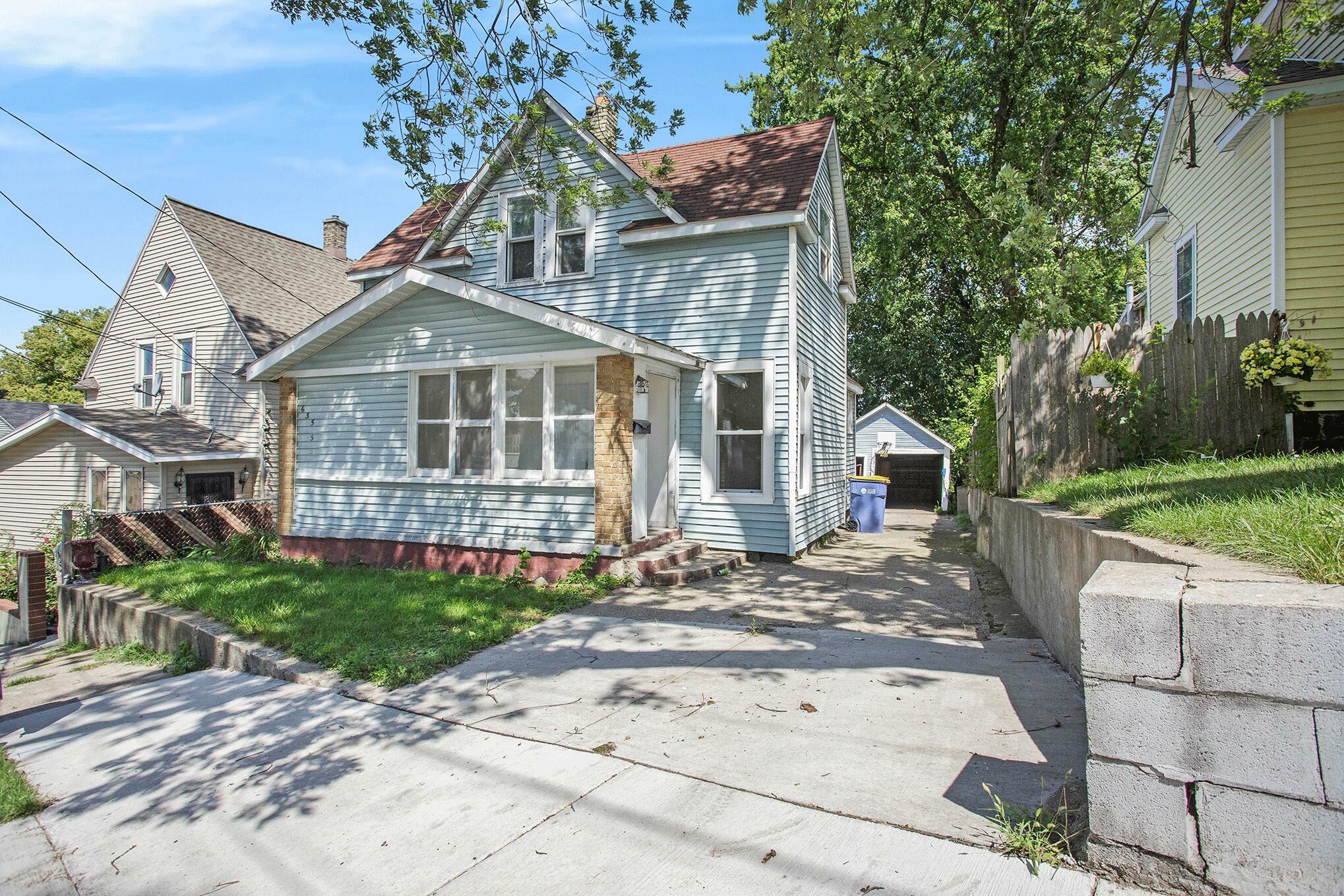 Property Photo:  635 Curve Street SW  MI 49503 