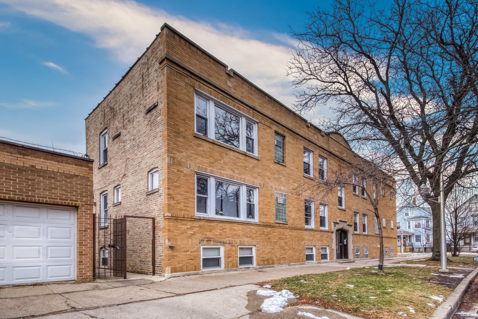 Property Photo:  3604 W Roscoe Street 1R  IL 60618 