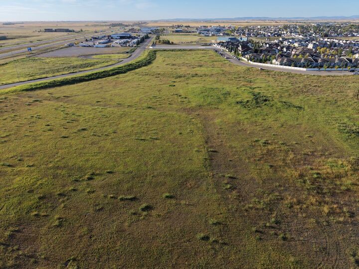 Photo de la propriété:  #1 24 Street SE  AB T1V 0B3 