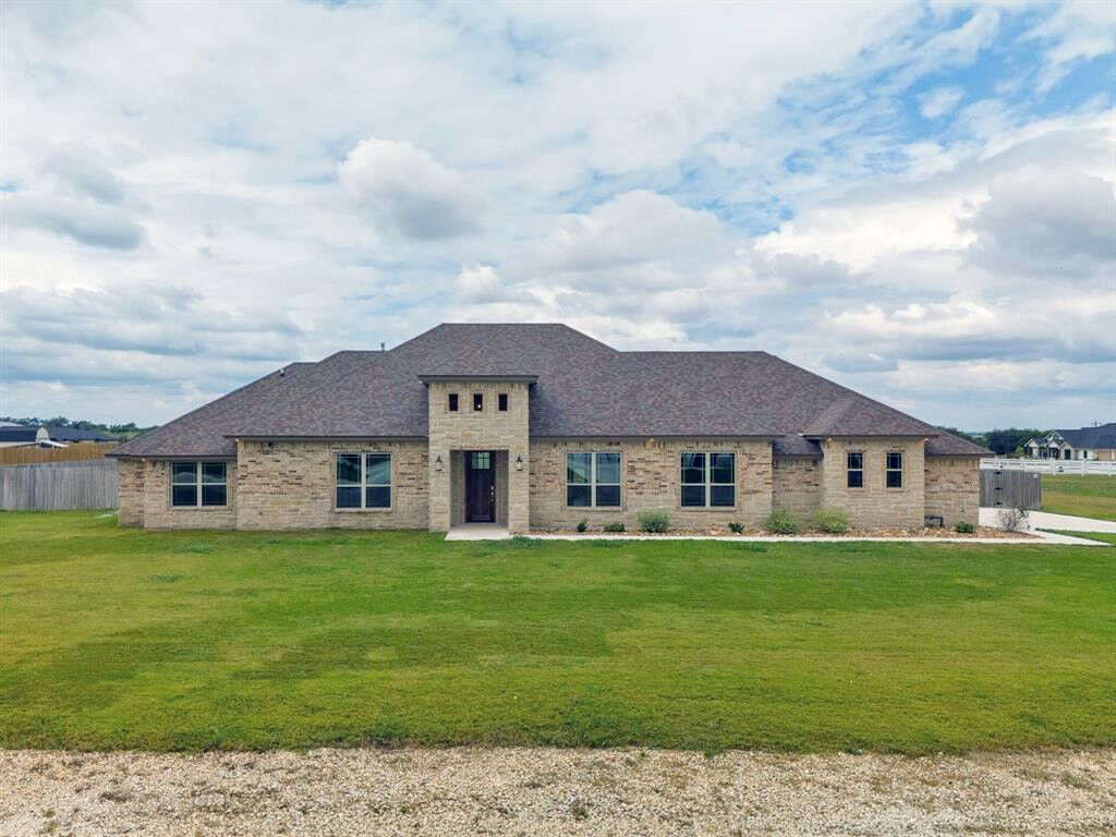 Property Photo: 930 Inka Road TX 76571