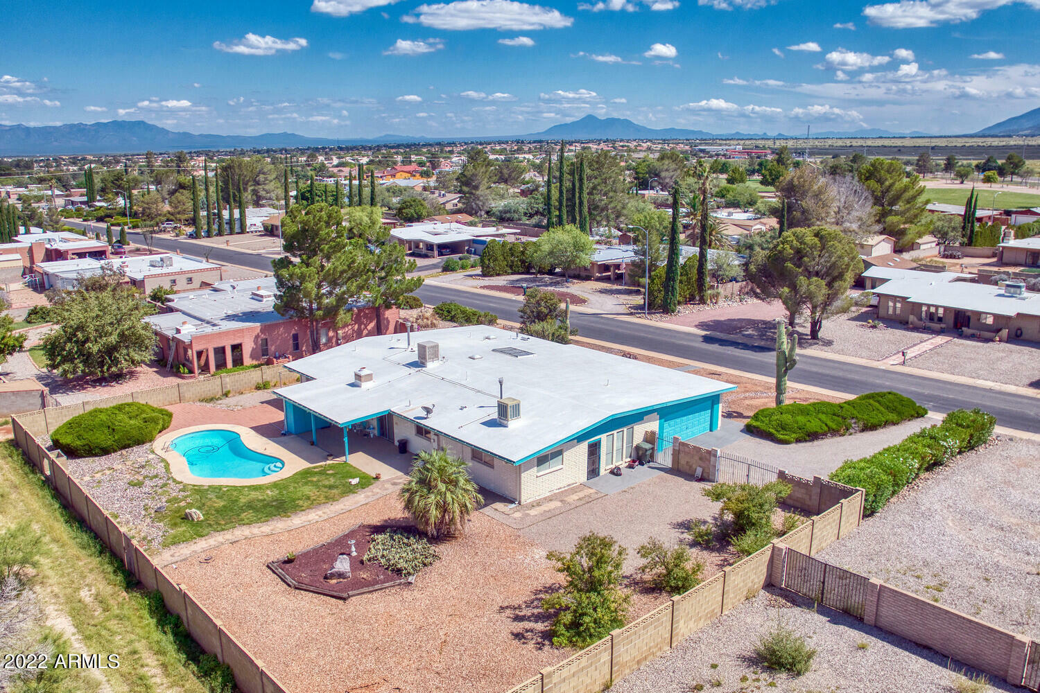 Property Photo:  417 Canterbury Drive  AZ 85635 