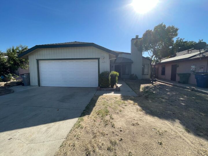 2526 N Marty Avenue  Fresno CA 93722 photo