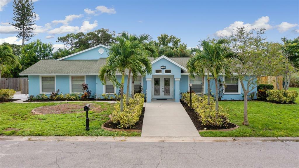 Property Photo:  5705 10th Avenue Drive W  FL 34209 