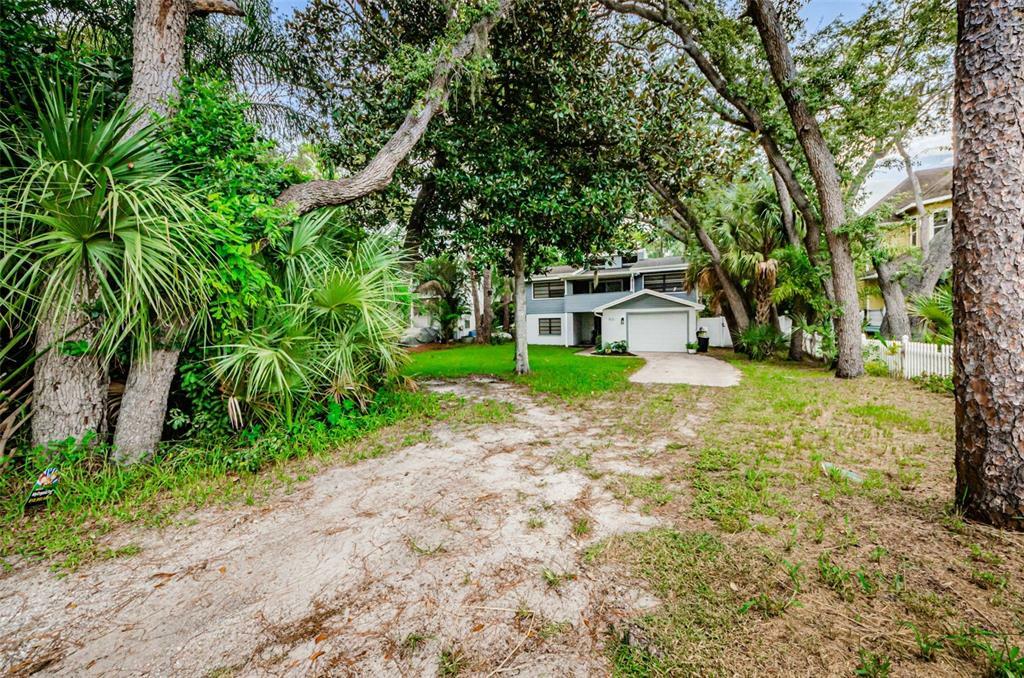 Property Photo:  512 Wideview Avenue  FL 34689 