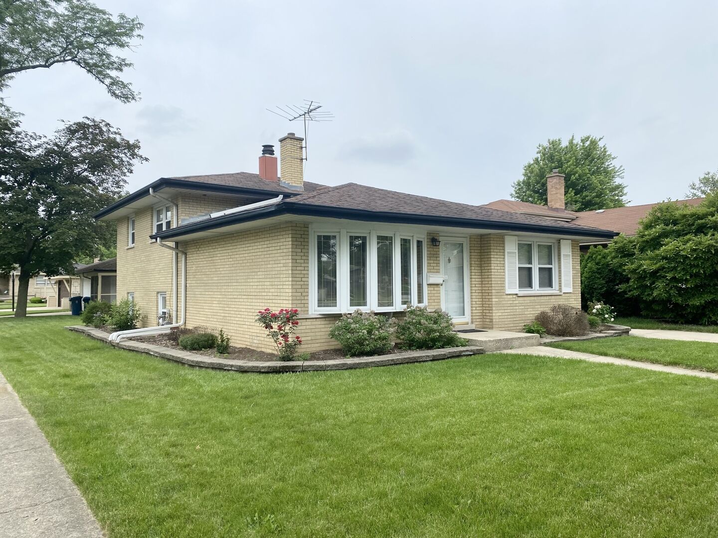 Property Photo:  772 S Hawthorne Avenue  IL 60126 