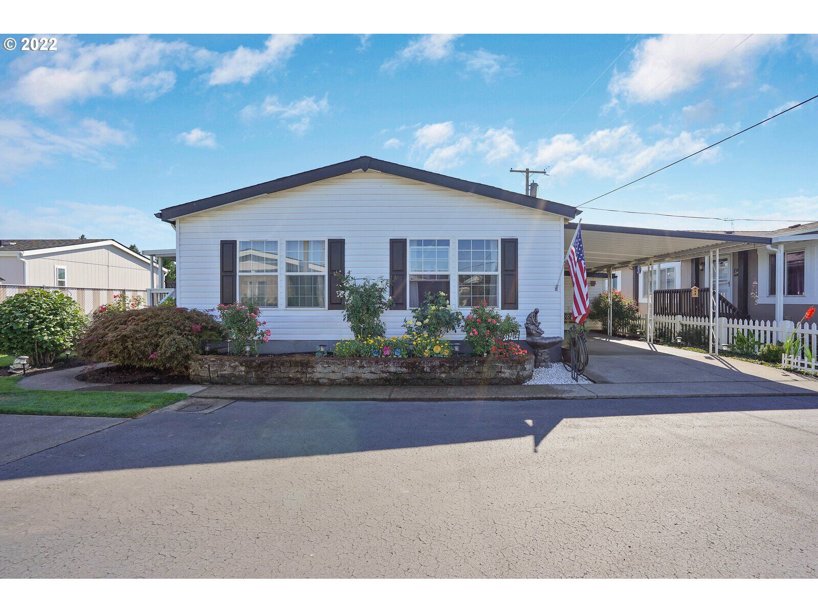 Property Photo: 5592 43rd Ave NE OR 97305