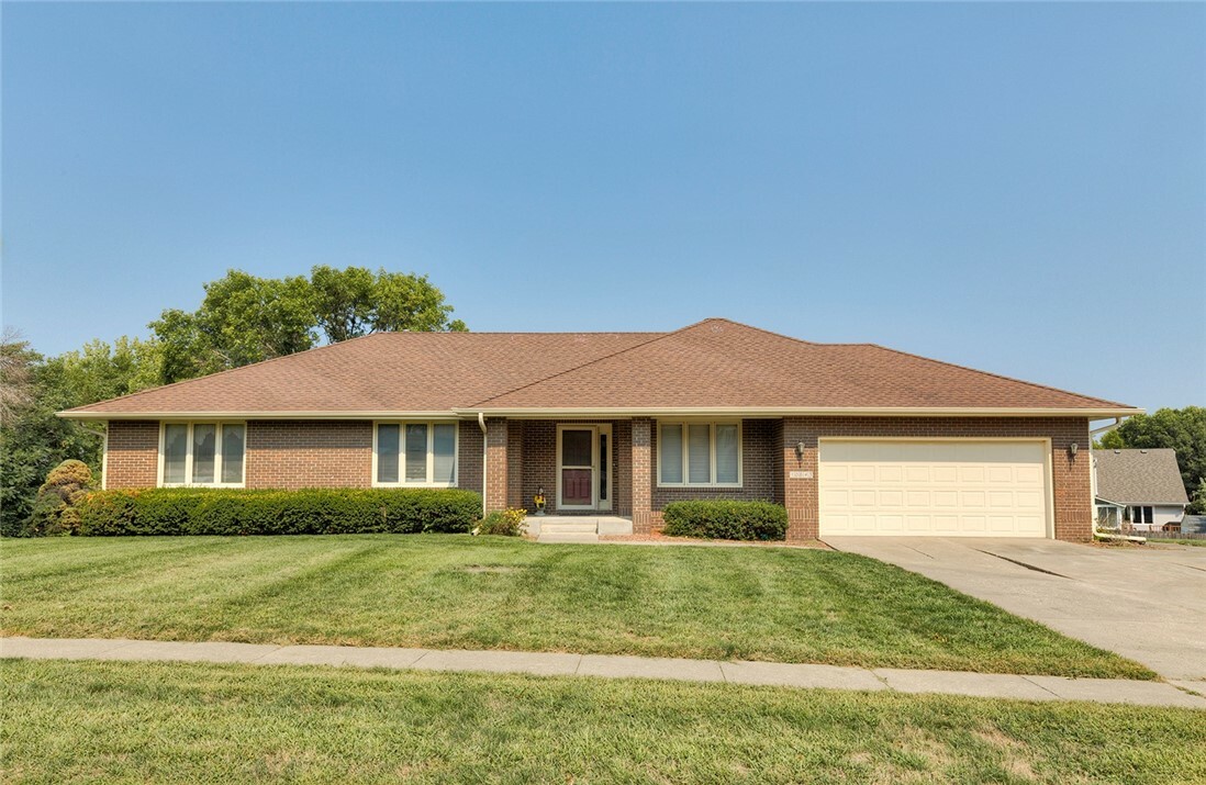 Property Photo:  10843 Elmcrest Drive  IA 50325 