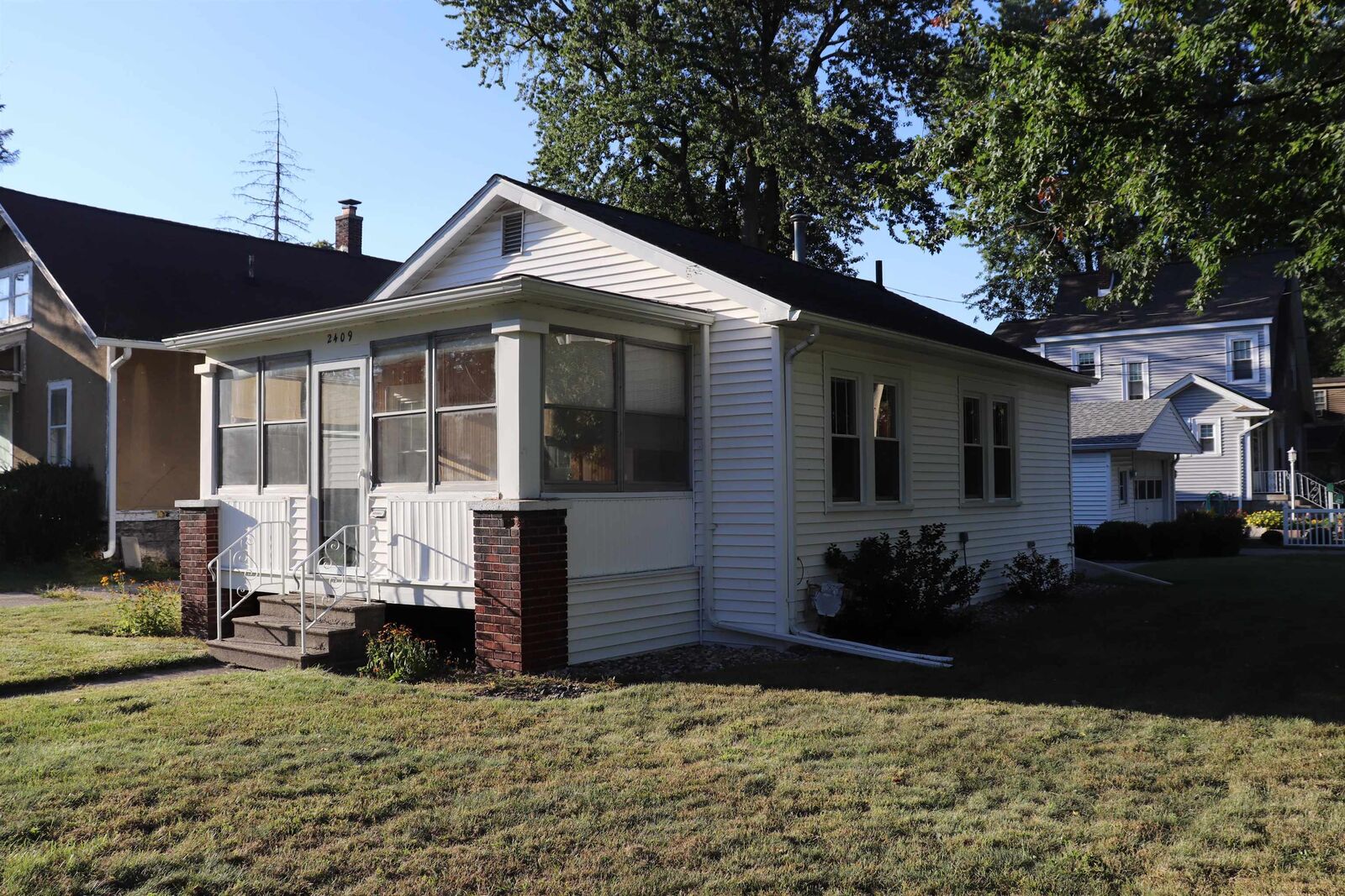 Property Photo:  2409 Fairview Ave  MI 48708 