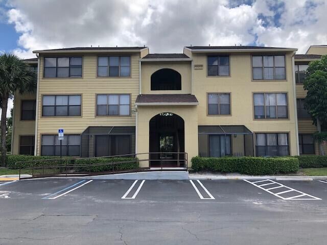 Property Photo:  2303 N Congress Avenue 32  FL 33426 