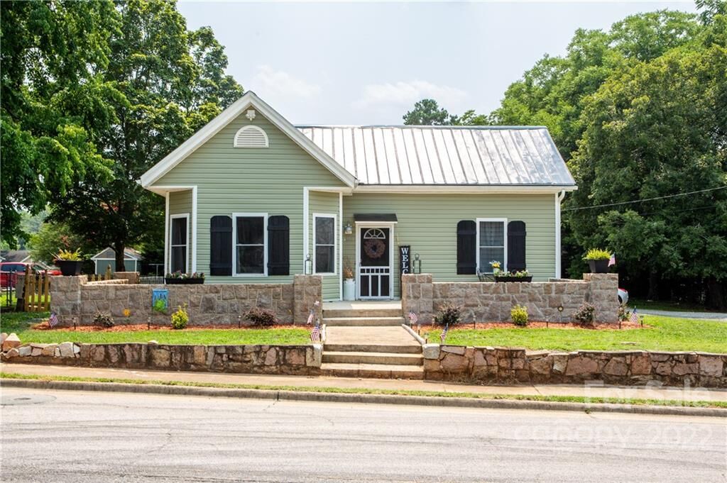 Property Photo:  303 N Main Gq Street  NC 28146 
