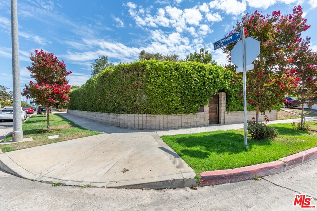 Property Photo: 1300 S Tremaine Ave Avenue CA 90019