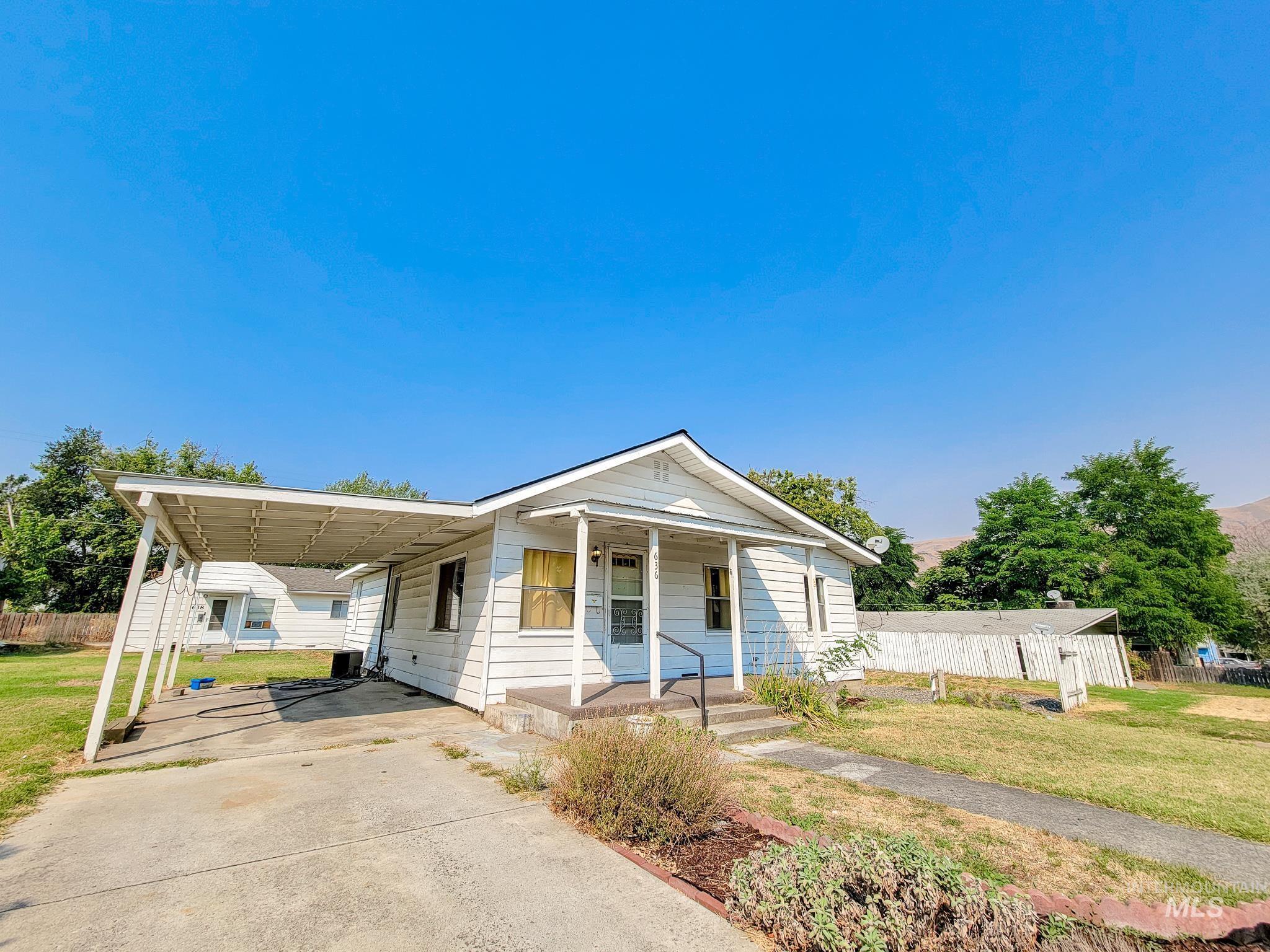 Property Photo: 636 11th St WA 99403
