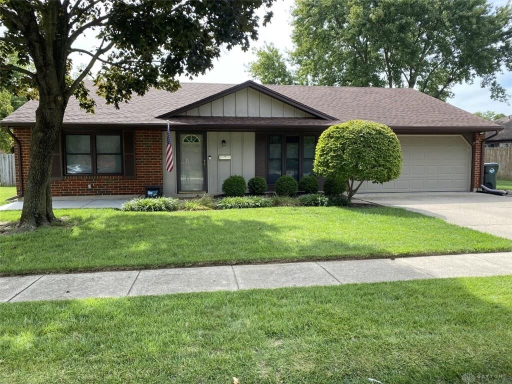 Property Photo: 1206 Warwick Drive OH 45342