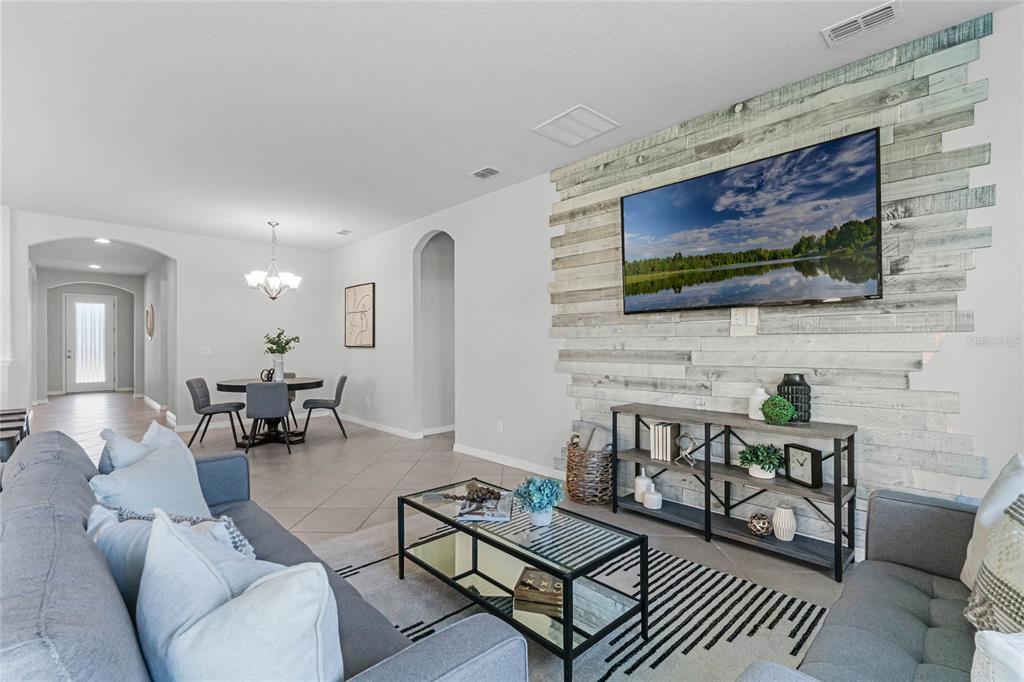Property Photo: 855 Bucklebury Loop FL 32703