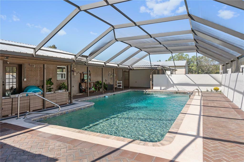 Property Photo:  1511 W Daughtery Road  FL 33810 