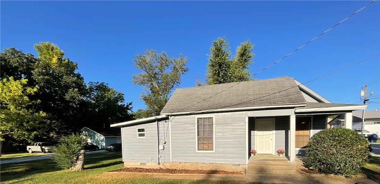 Property Photo:  514 S Broadway Street  AR 72761 