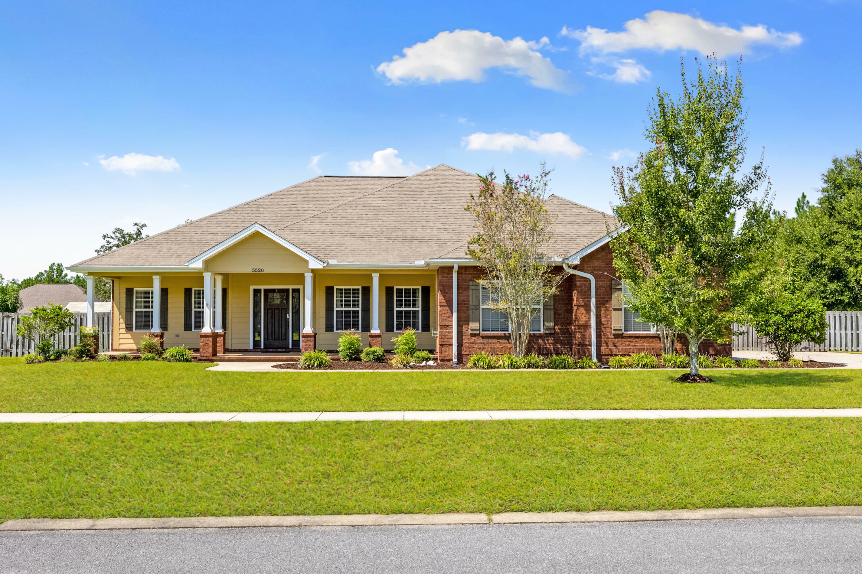 Property Photo: 5528 Frontier Drive FL 32536