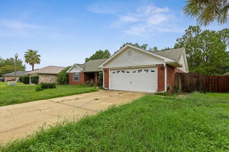 Property Photo:  2423 Heritage Circle  FL 32566 