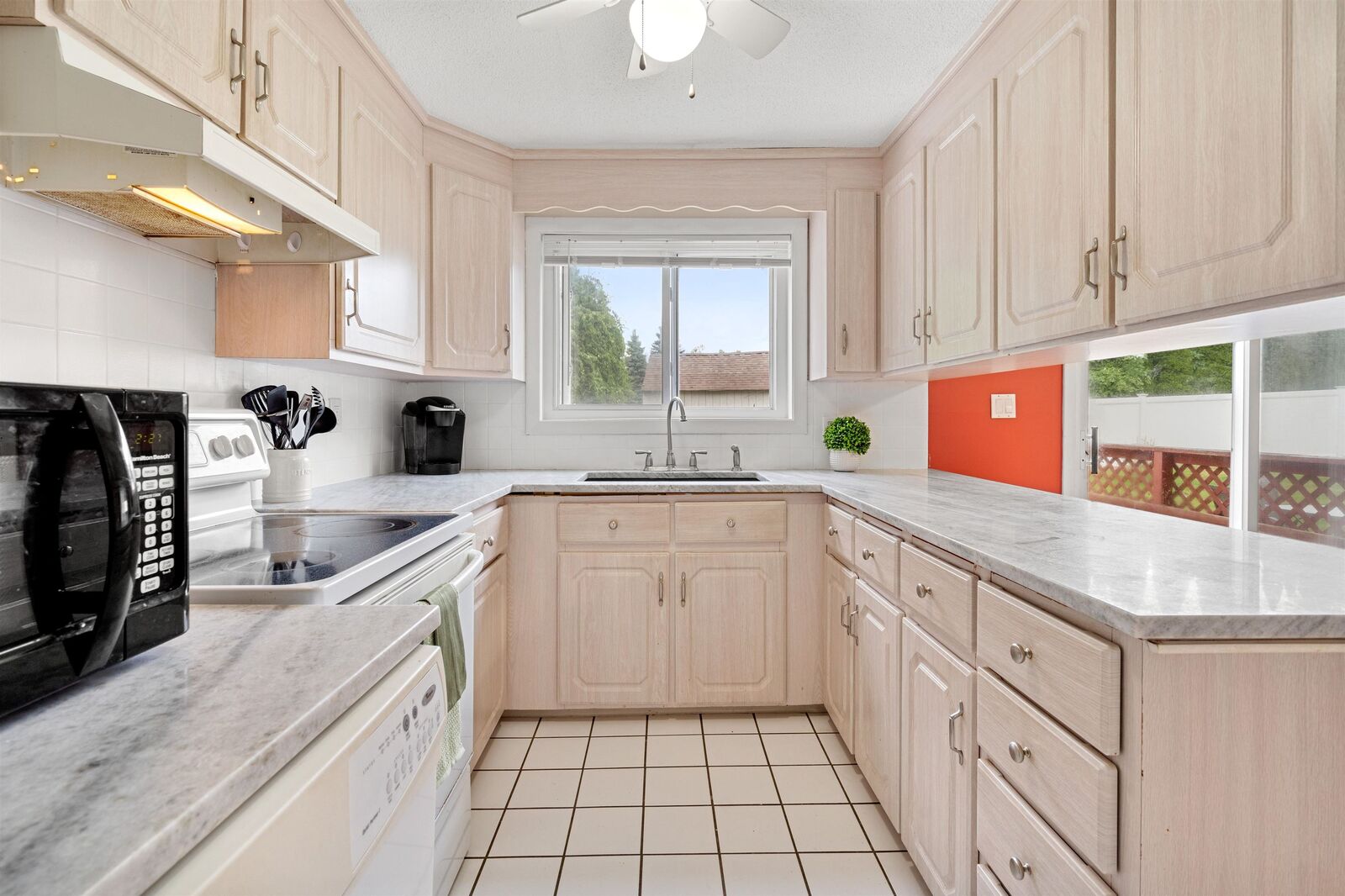 Property Photo: 6 Oliver Drive NH 03051