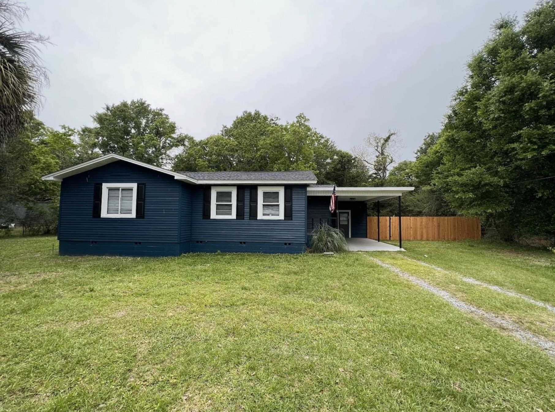 Property Photo:  1023 N 48th Ave  FL 32506 