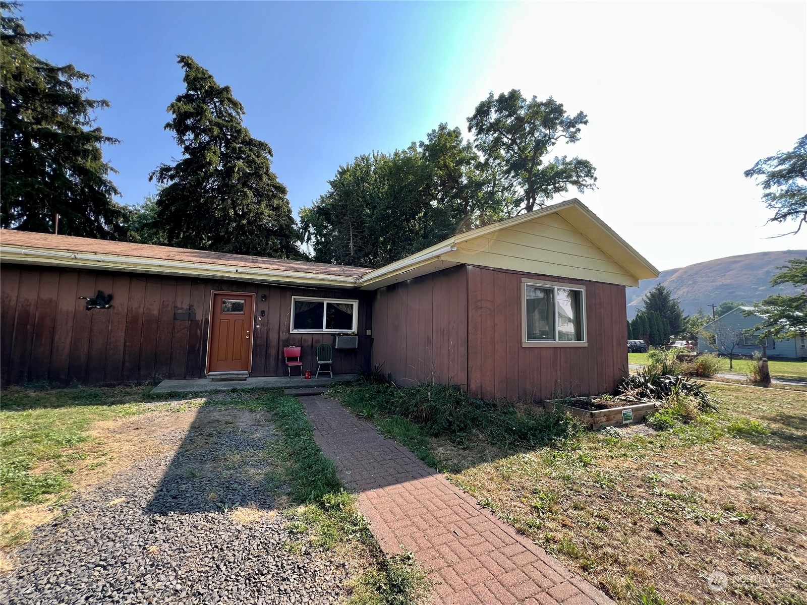 Property Photo:  903 S 5th Street  WA 99328 