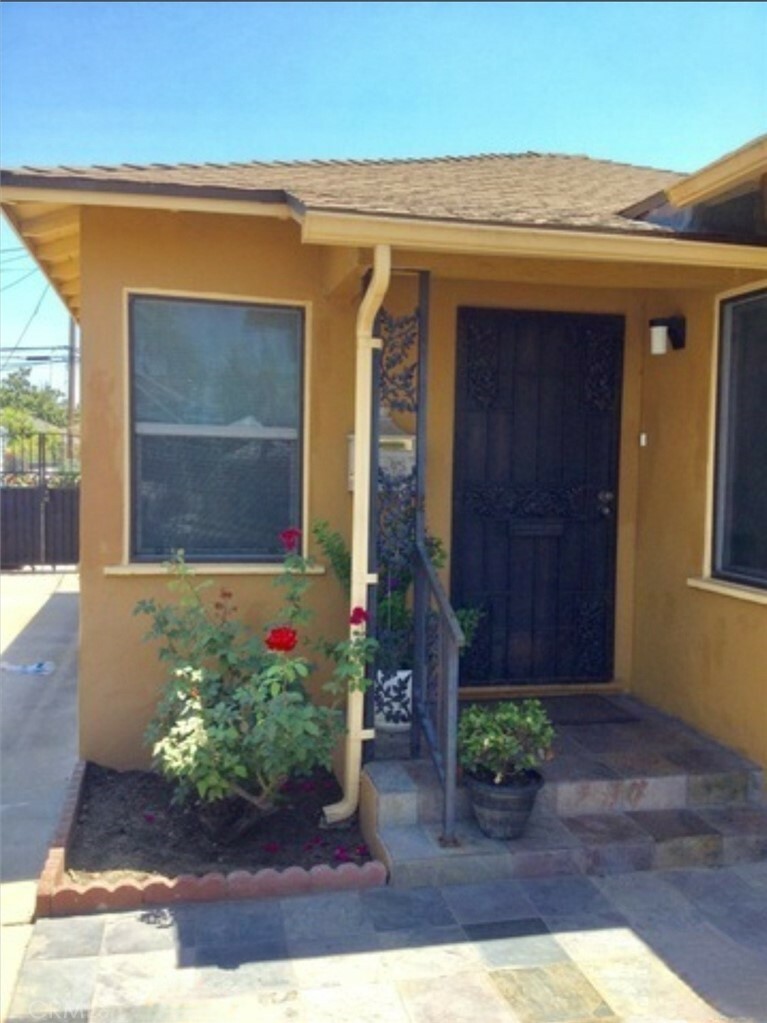 Property Photo:  2124 Pasadena Avenue  CA 90806 