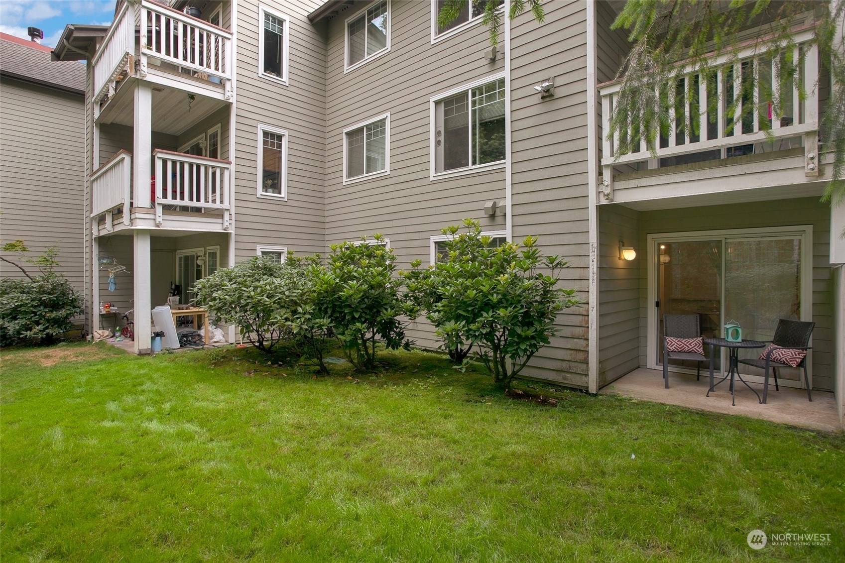 Property Photo: 18501 SE Newport Way K143 WA 98027