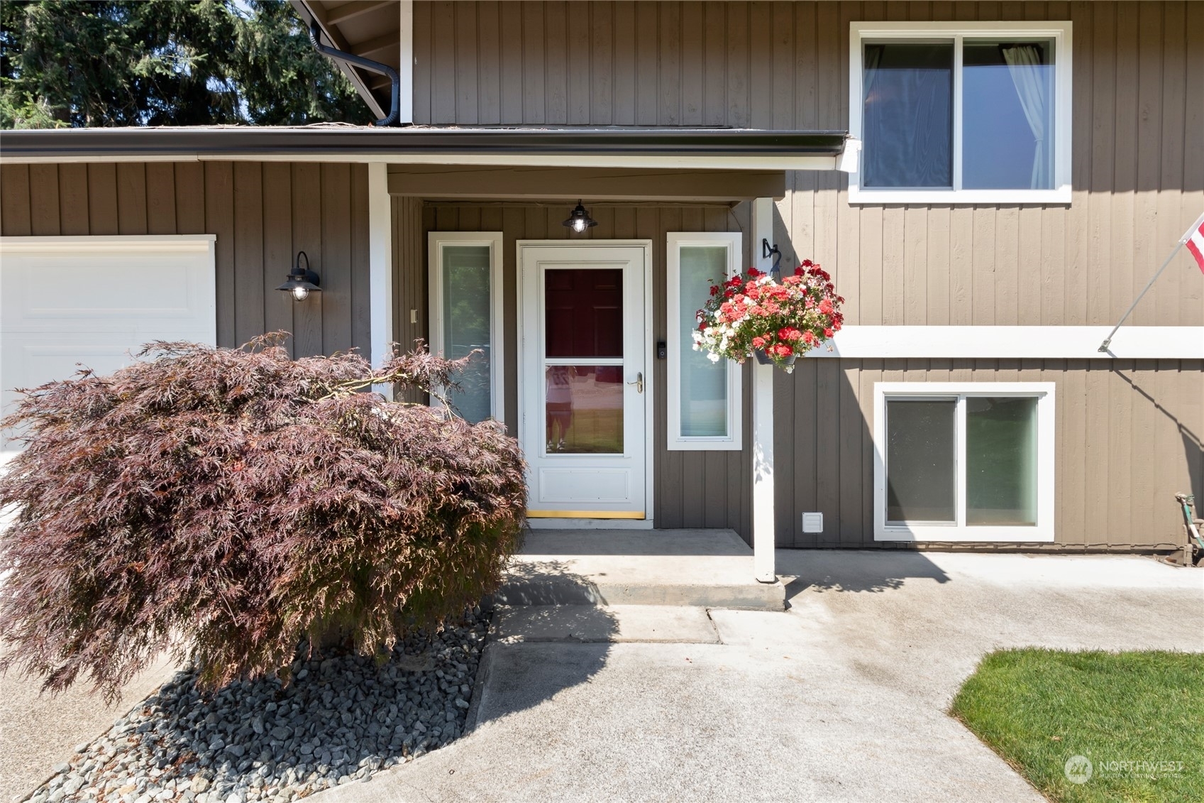 Property Photo:  18614 2nd Avenue E  WA 98387 