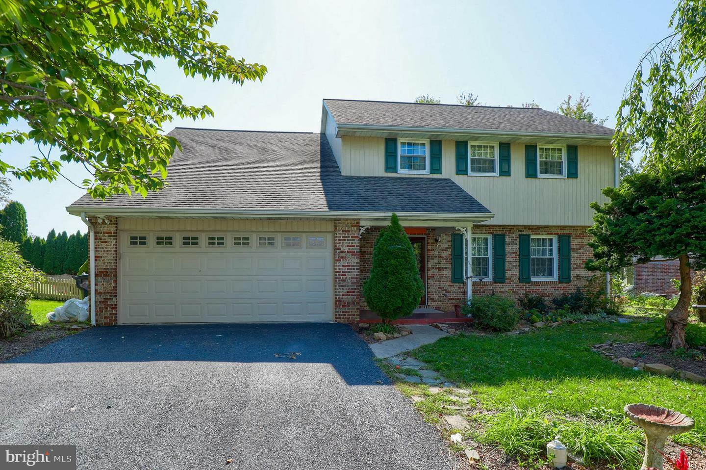 Property Photo:  818 W Elm Street  PA 17078 