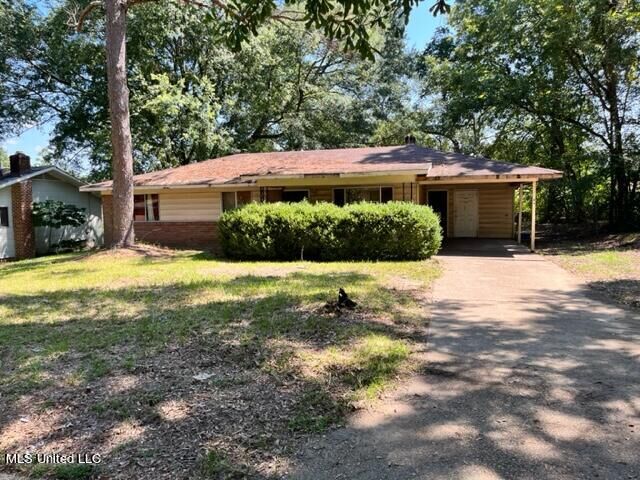 Property Photo:  422 Queen Catherine Lane  MS 39209 