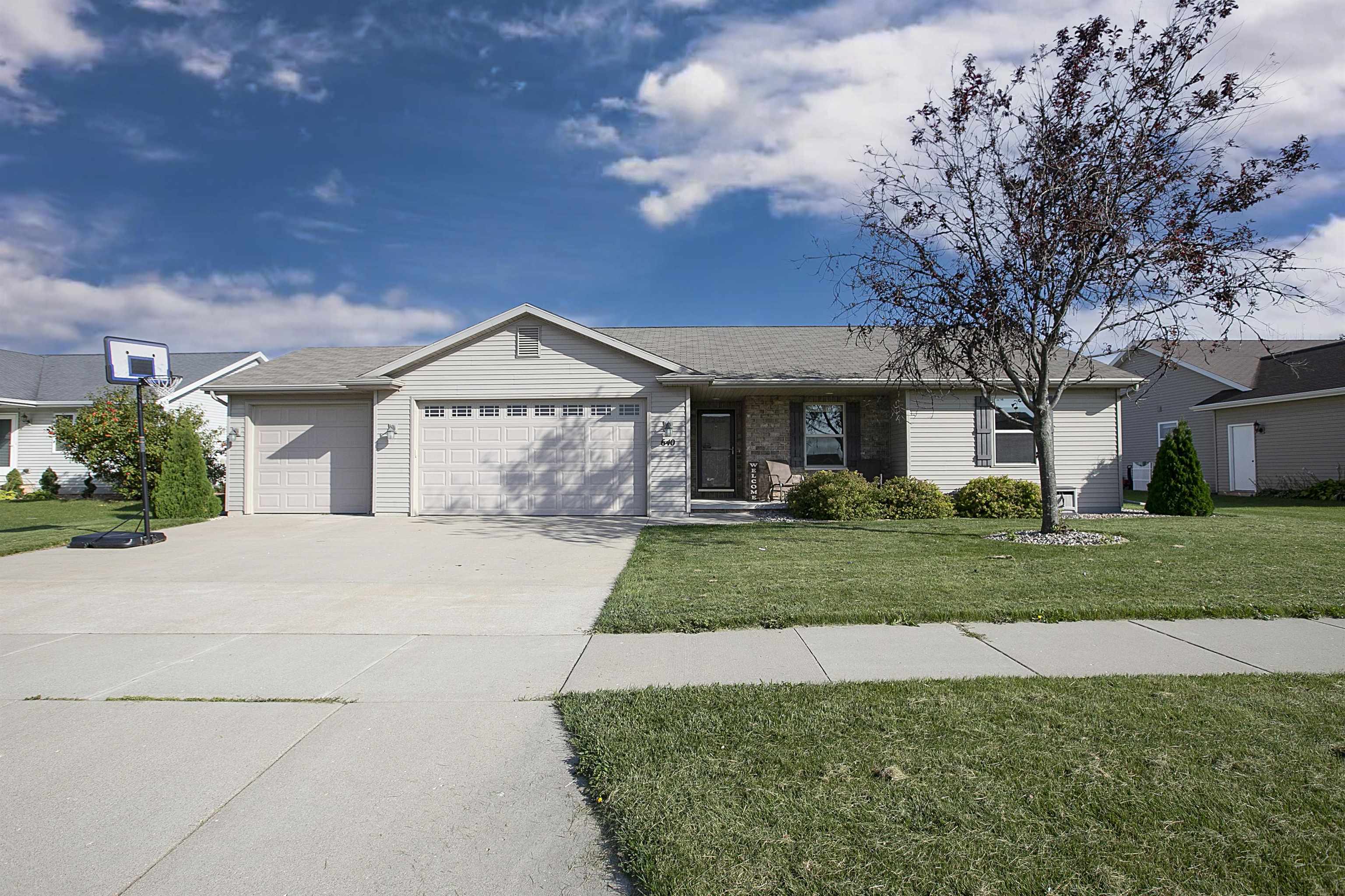 Property Photo:  640 Lemongrass Way  WI 54130 