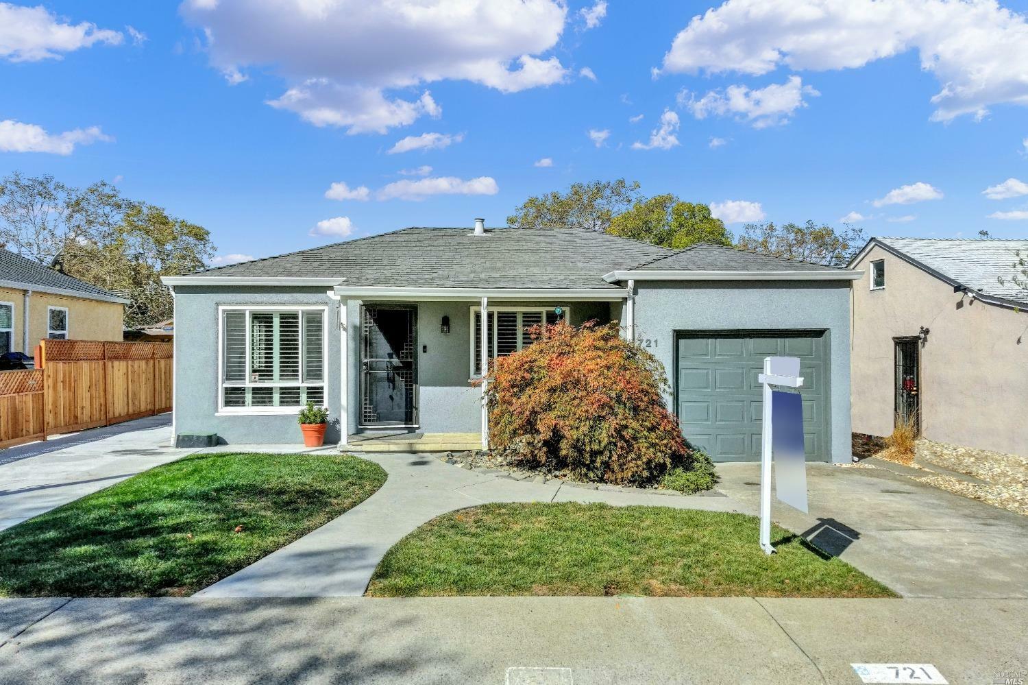 Property Photo:  721 Rosewood Avenue  CA 94591 