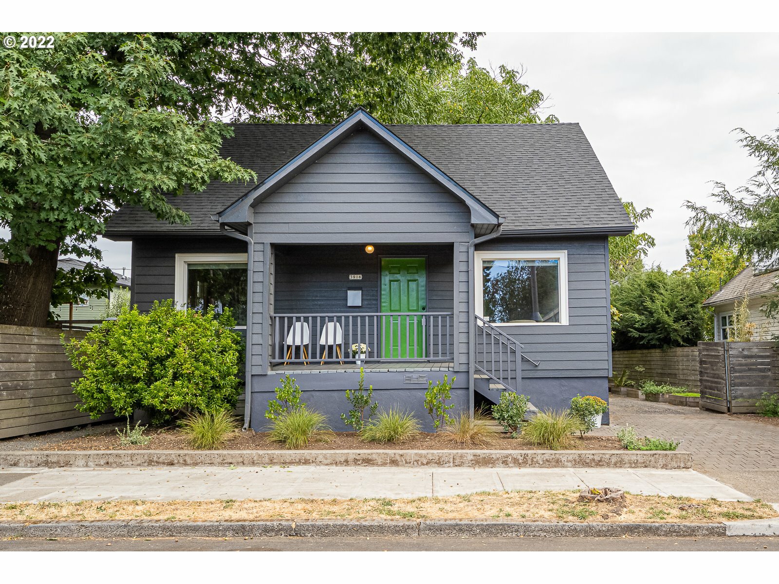 Property Photo: 3916 NE 13th Ave OR 97212