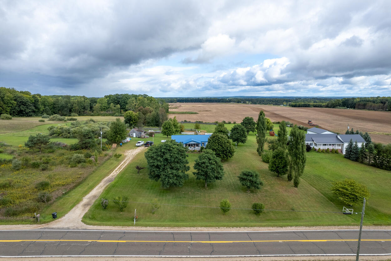 Property Photo:  1208 Arthur Road  MI 49340 