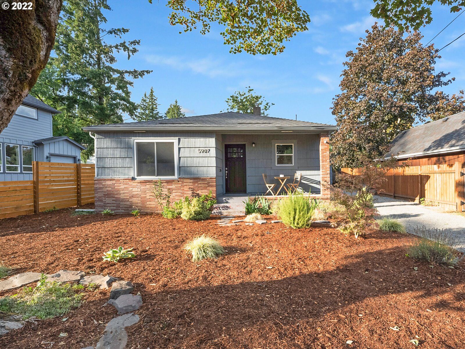 Property Photo: 5907 SE Tenino St OR 97206