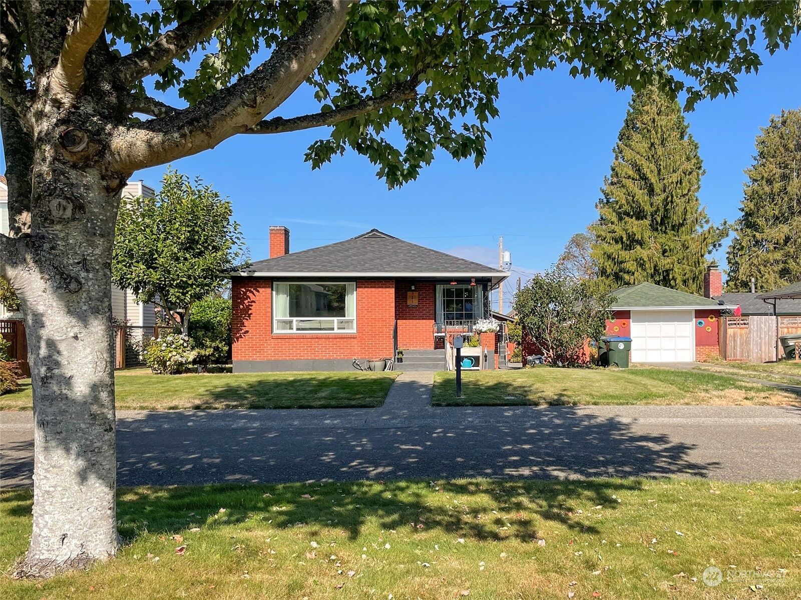 Property Photo:  311 W 10th Street  WA 98362 