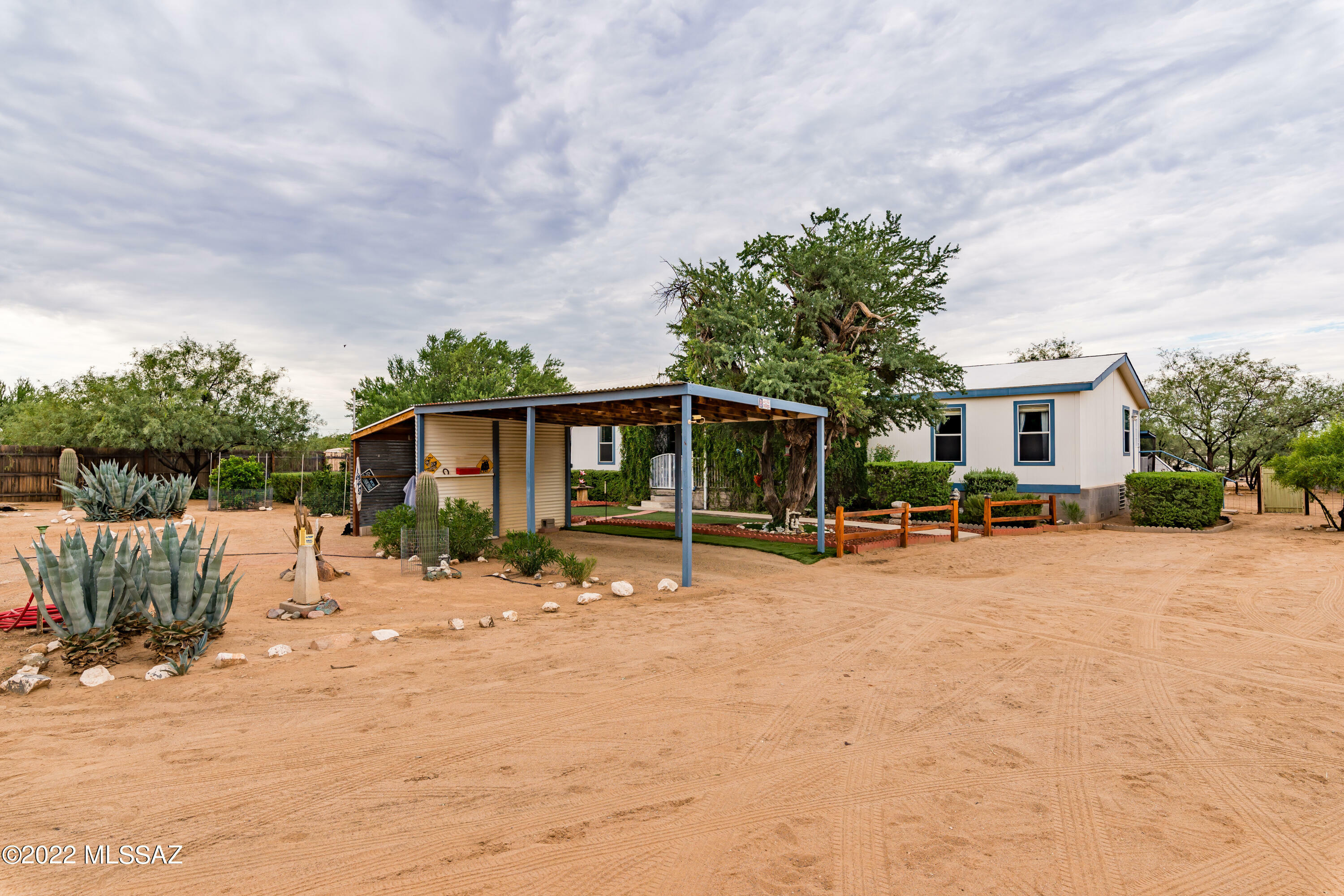 Property Photo: 12310 W Lord Lane AZ 85743