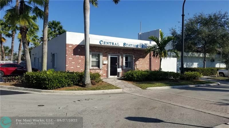 Property Photo:  4015 SW 1st St  FL 33317 