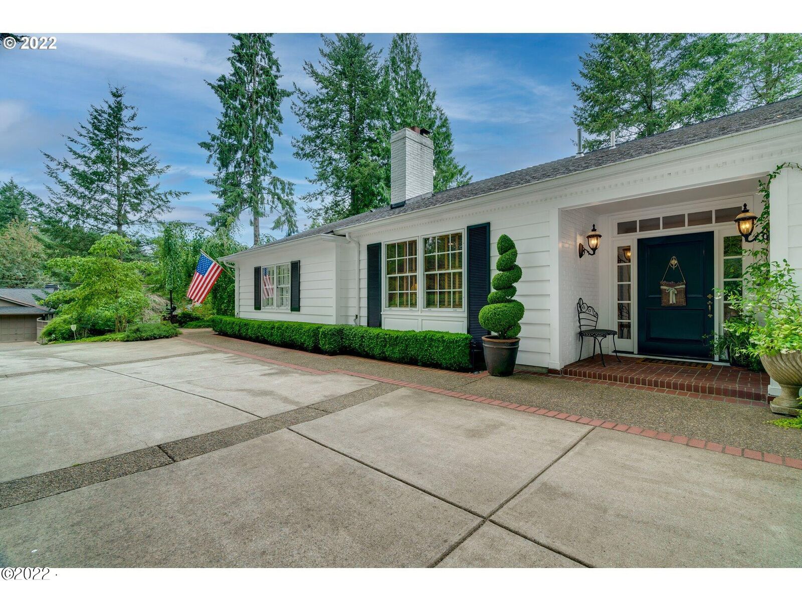 Property Photo: 5020 SW Humphrey Park Road OR 97221