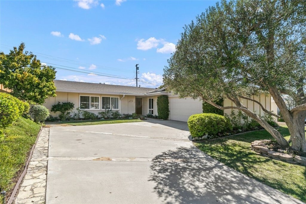 Property Photo:  7008 Willowtree Drive  CA 90275 