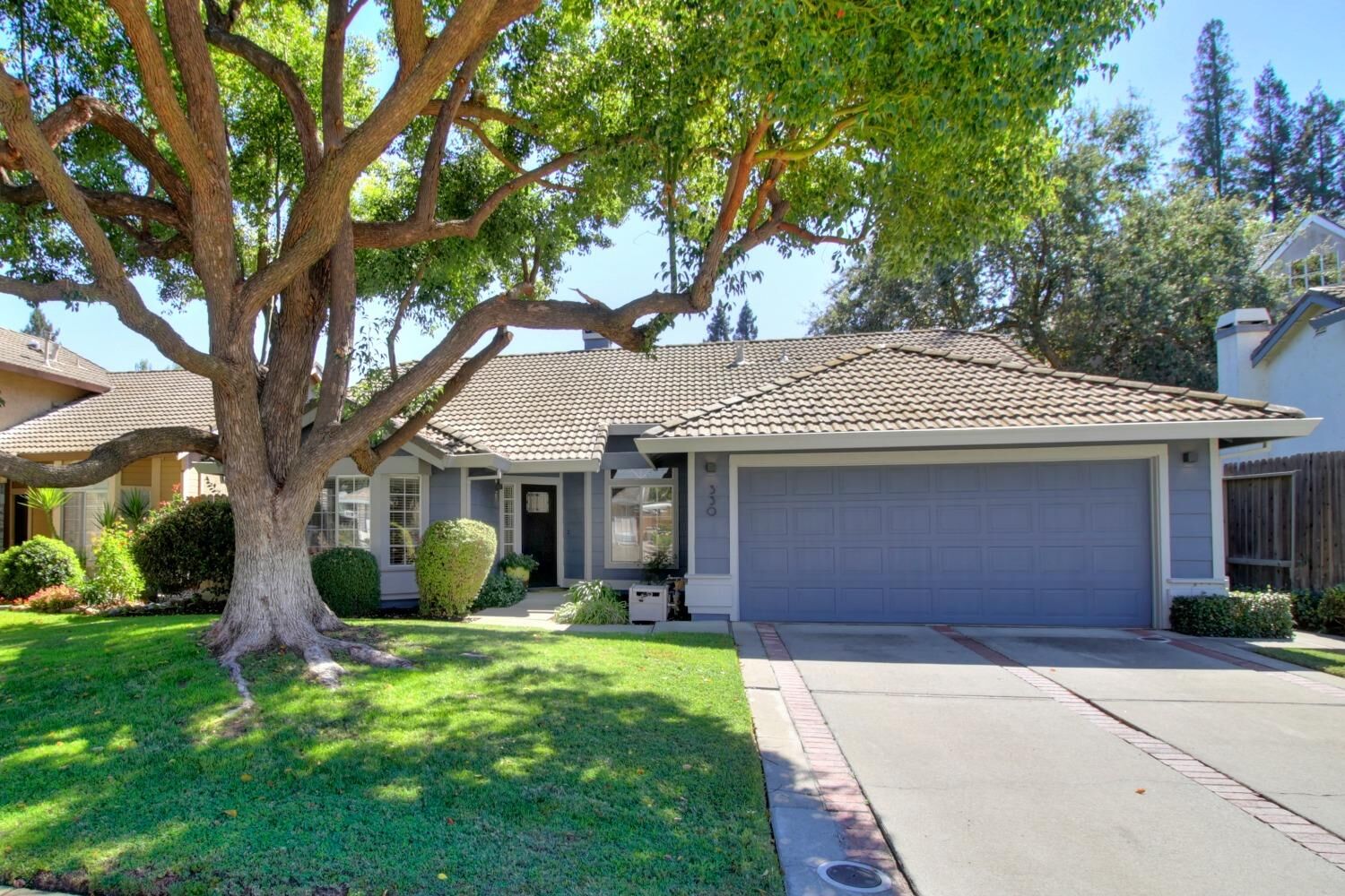 Property Photo: 330 Hatteras Way CA 95831