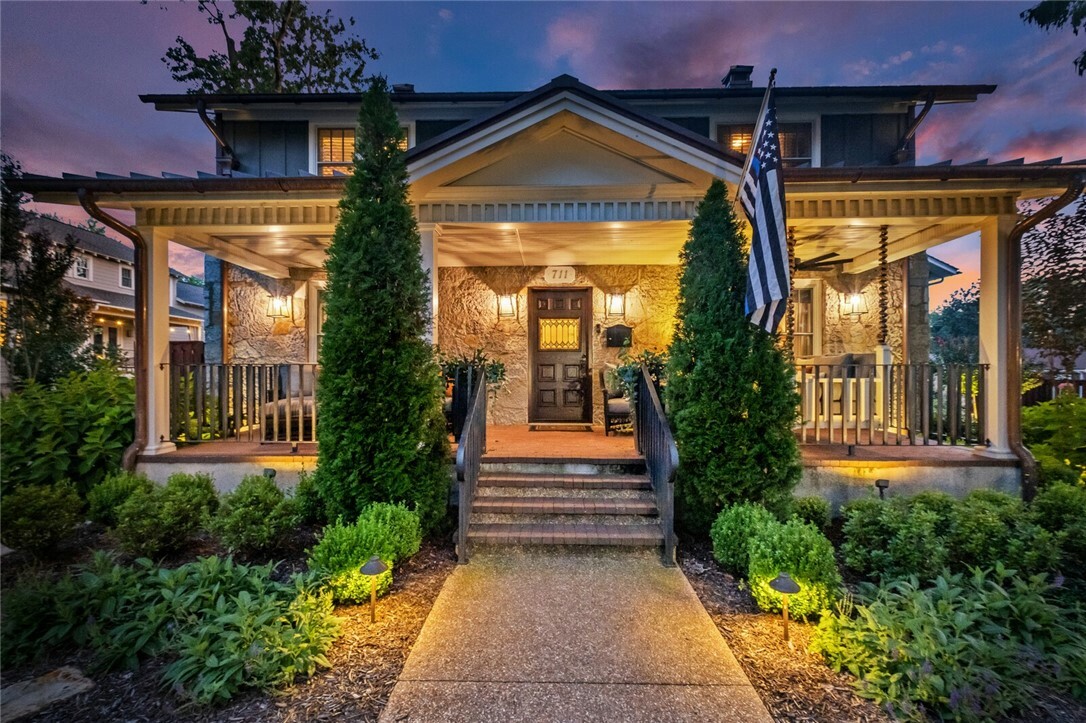 Property Photo: 711 W Central Avenue AR 72712